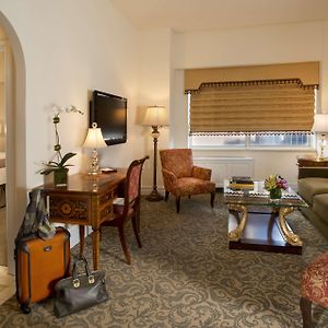Luxury One-Bedroom King Suite